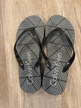 Calvin Klein Black Strap Gray Geometric Flip Flops